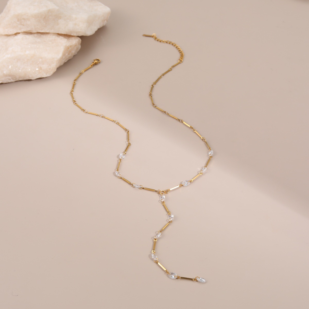 High-end zircon tassel necklace for women, understated luxury, minimalist style, exquisite and versatile design.