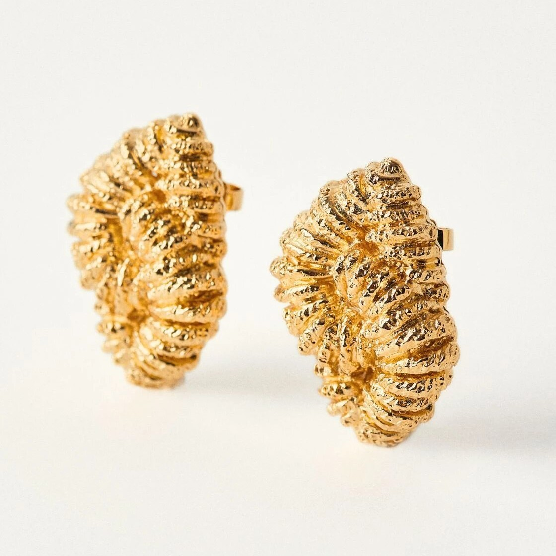 18K gold vintage earrings, antique ring with lava texture and geometric exaggerated design