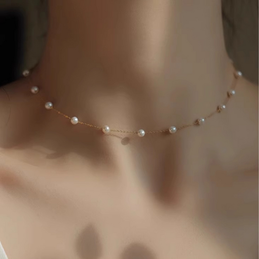 A color-fast titanium-steel pearl necklace with short spacer beads, a short-style collarbone chain for women – an ideal minimalist necklace for summer.