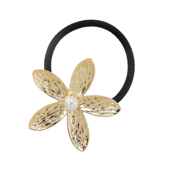 Minimalist and understated design, metallic gold hair tie, high-end hair band/hair tie