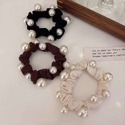 Elegant pearl hair tie, minimalist style, sophisticated look, perfect for a ponytail or hair tie.