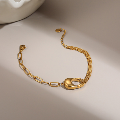 Minimalist stainless steel bracelet for women, with genuine gold plating for a luxurious and high-end look.