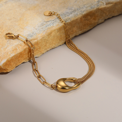 Minimalist stainless steel bracelet for women, with genuine gold plating for a luxurious and high-end look.