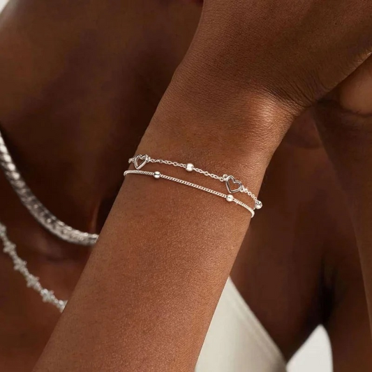 Double-layered, aloof in appearance, with bead-encrusted chains and an alloy heart-shaped bracelet