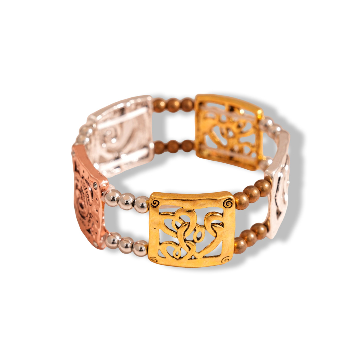 Square, hollowed-out heart-shaped pieces are used to create this stylish and luxurious bracelet. It is a feminine, retro, and ethnic-style accessory.