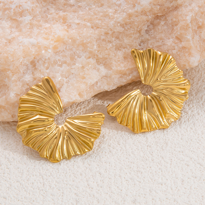 Stainless steel earrings, stylish and versatile, fan-shaped flower design, 18K gold plated, waterproof.