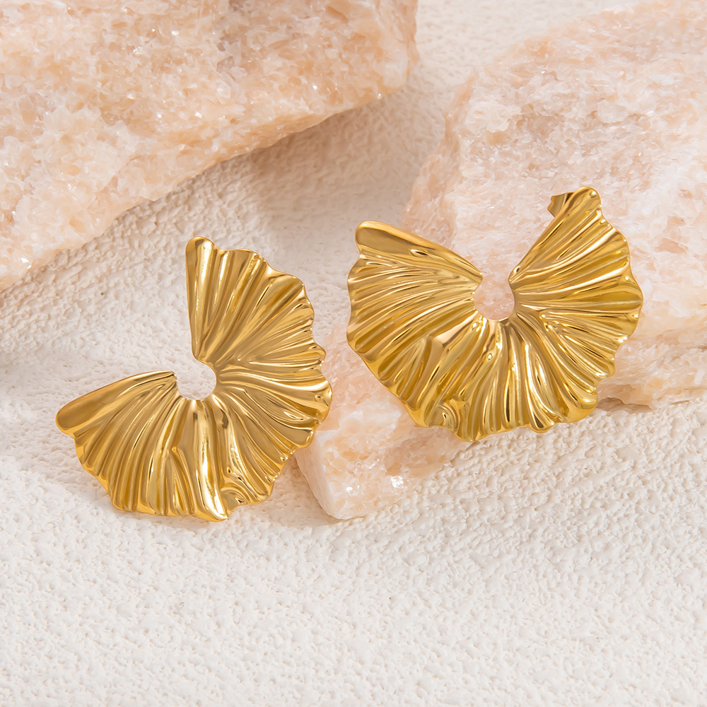 Stainless steel earrings, stylish and versatile, fan-shaped flower design, 18K gold plated, waterproof.