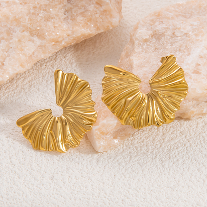 Stainless steel earrings, stylish and versatile, fan-shaped flower design, 18K gold plated, waterproof.