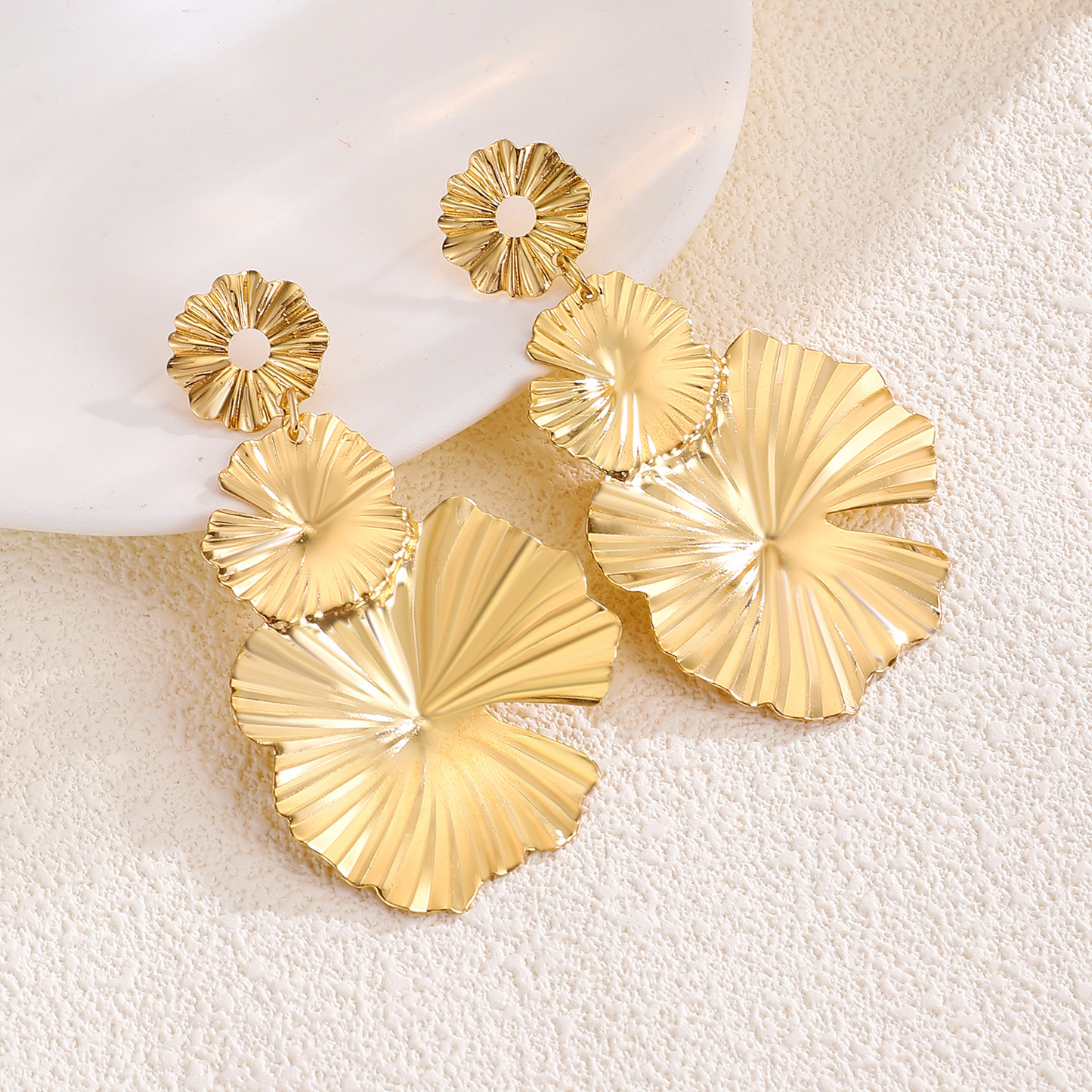 Retro-style large petal long earrings, trendy matte geometric earrings for women.
