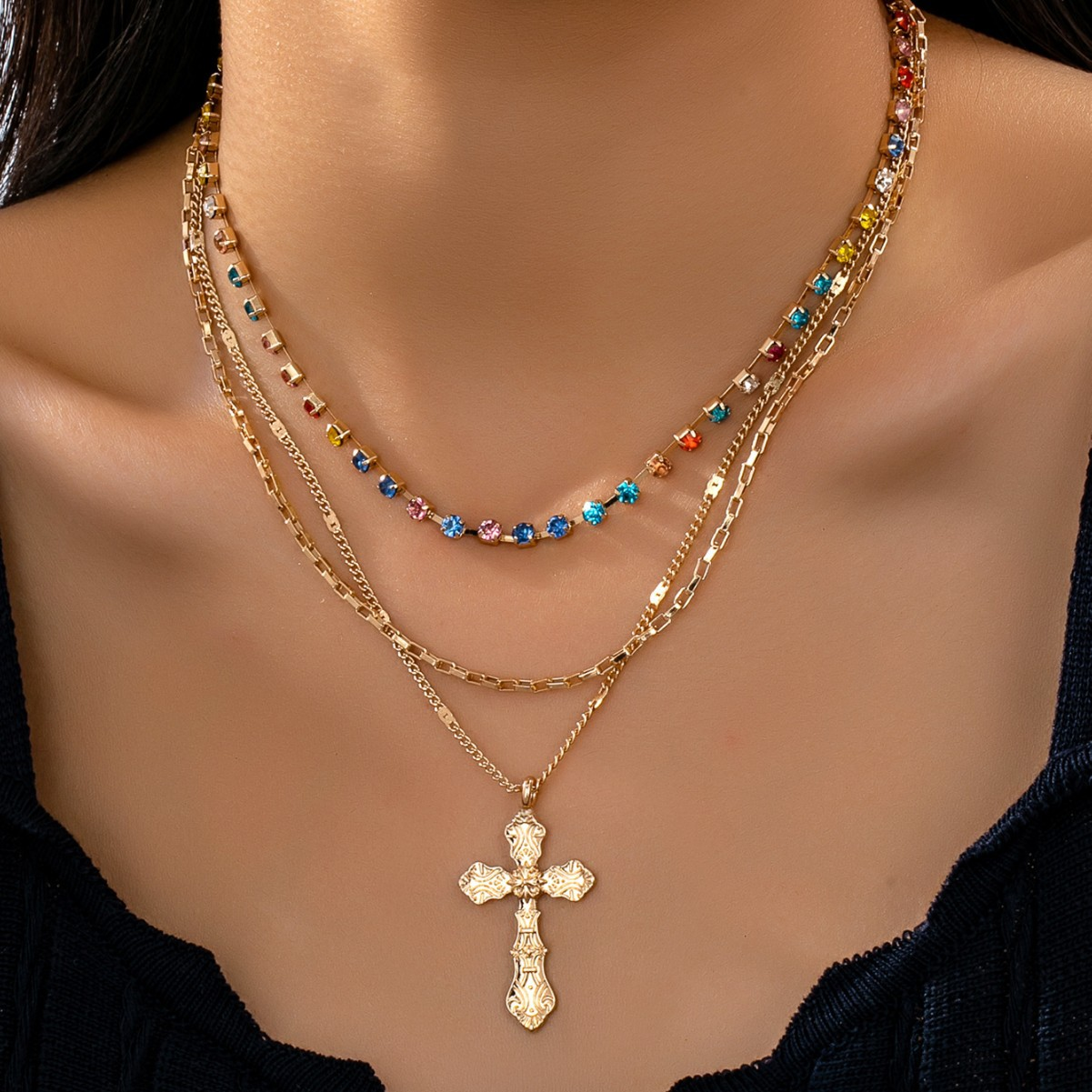 Diamond-encrusted cross pendant, imitation crystal chain necklace, sweet and cool layered clavicle chain for women.