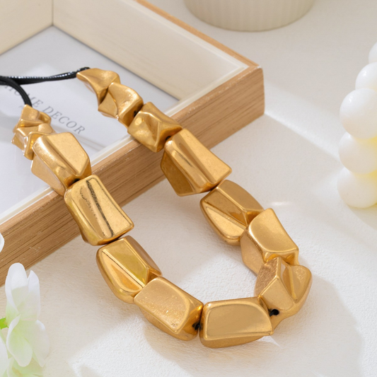 Minimalist style, fashionable irregular clavicle chain, available for wholesale, retro short style.