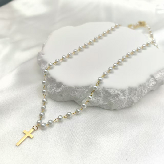 White faux pearl necklace, short clavicle chain, simple cross pendant necklace.