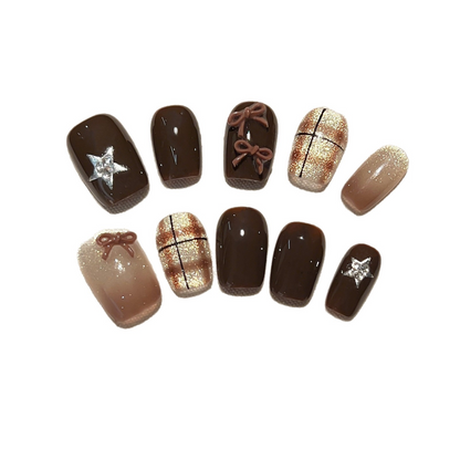 Gradation cat-eye design: a pure, delicate, and stylish nail art that makes your nails look whiter and more adorable. Perfect for elegant looks.