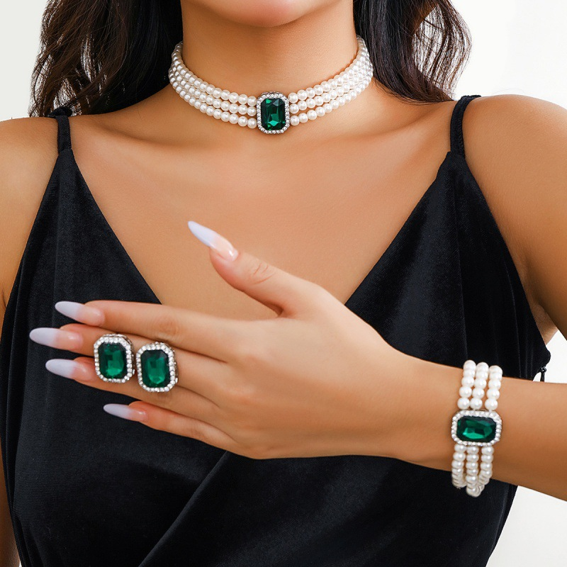 Luxury Short Faux Pearl Choker Necklace with Turquoise Beads - Vintage Ethnic Style
