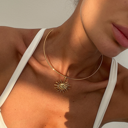 Retro minimalist sun pendant clavicle chain, fashionable alloy necklace necklace.