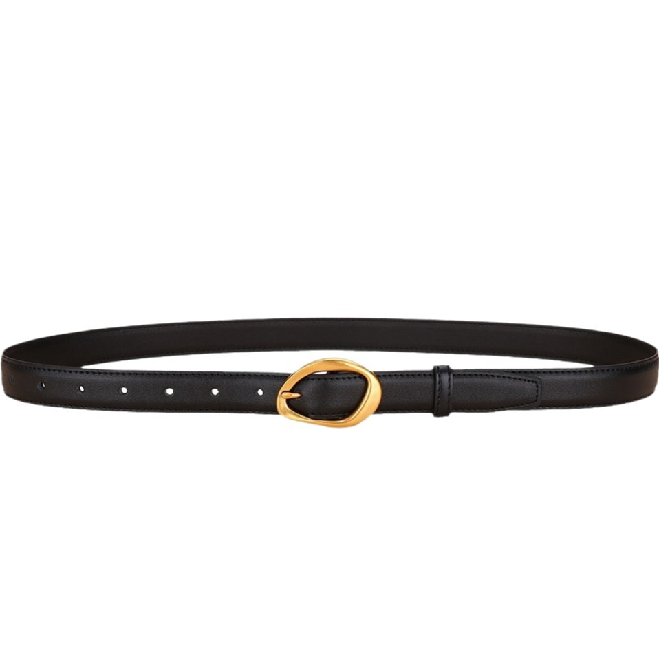 Black leather belt for women – a stylish, versatile design made from high-quality leather.