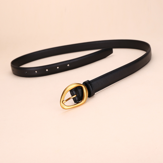 Black leather belt for women – a stylish, versatile design made from high-quality leather.