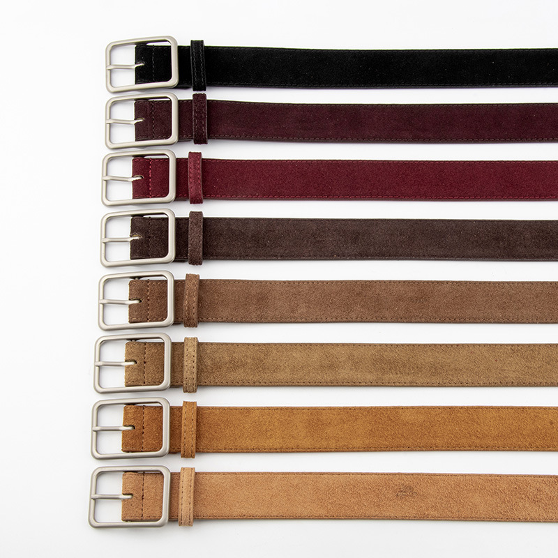 Simple, silver-colored pin buckle, matte velvet finish – a versatile leather women’s belt.