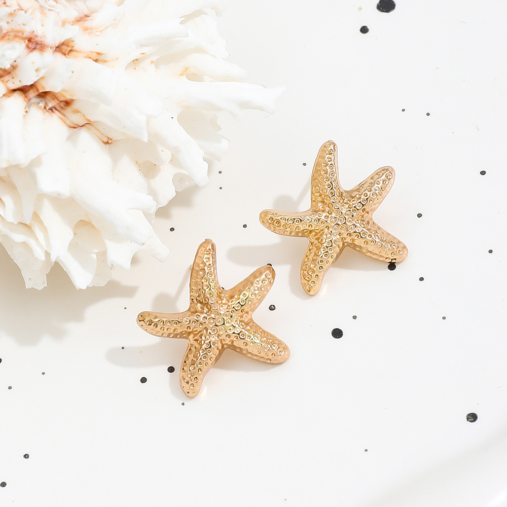 Starfish earrings, exaggerated and fashionable, featuring a simple starfish element, perfect for women.