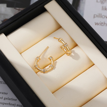 Solid gold C-shaped earrings with zircon inlay, bamboo-shaped circle design, understated luxury and fashionable stud earrings.