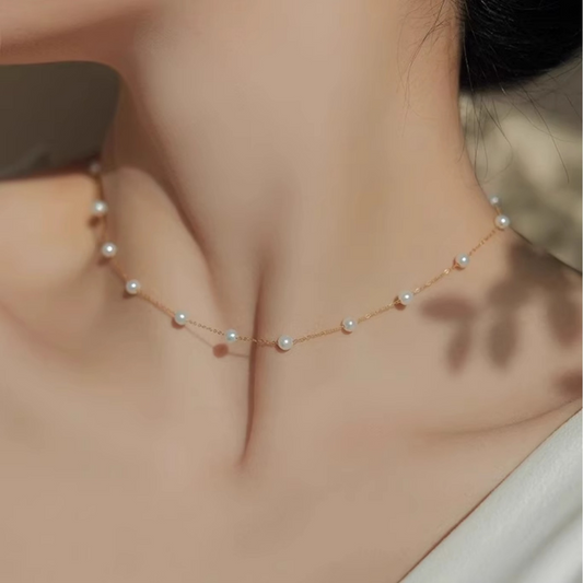 A color-fast titanium-steel pearl necklace with short spacer beads, a short-style collarbone chain for women – an ideal minimalist necklace for summer.