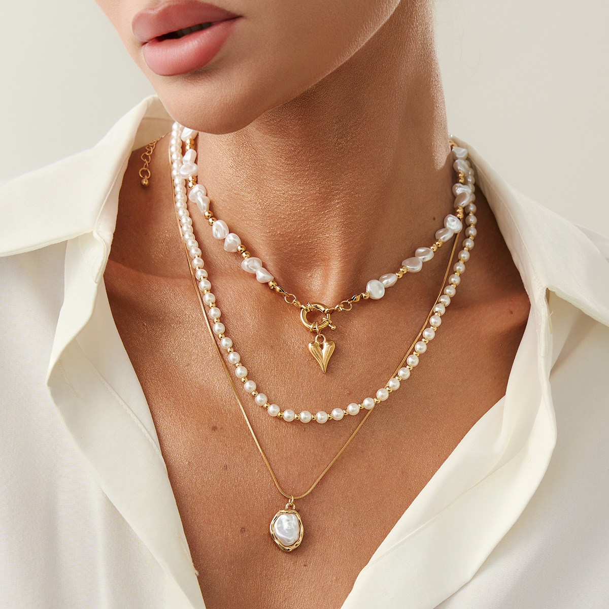 Fashionable multi-layer jewelry set with pearl-inspired heart-shaped pendants in a Baroque style – a luxurious and elegant women's necklace.