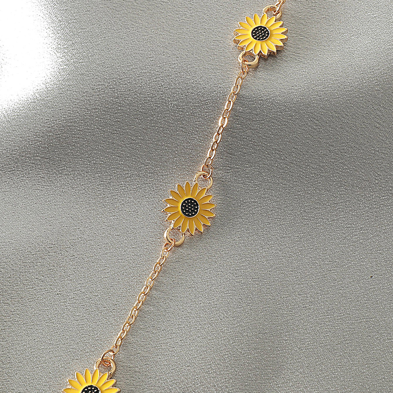 Alloy sunflower ankle chains – a simple, creative design with daisy motifs