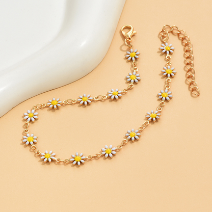 Simple and stylish ankle bracelets for girls during the beach vacation season, made from alloy material and featuring daisy patterns.