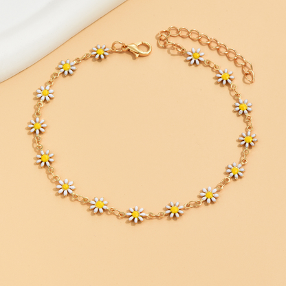 Simple and stylish ankle bracelets for girls during the beach vacation season, made from alloy material and featuring daisy patterns.