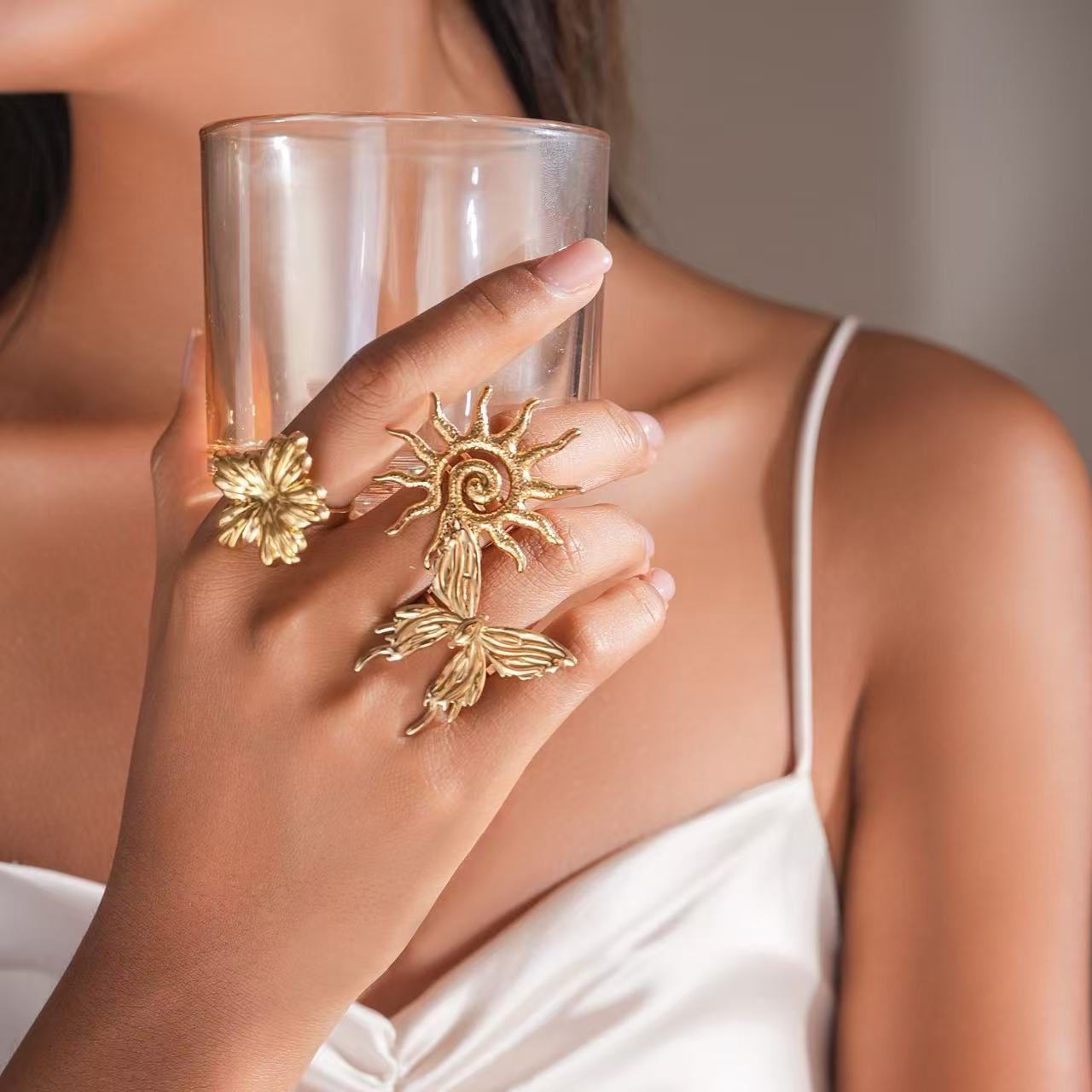 Geometric stainless steel ring for women – a versatile, creative titanium-steel ring set with folded designs and a butterfly-shaped opening.