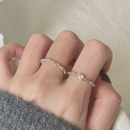 This ring features an adjustable design, making it suitable for those with thicker fingers. It is a delicate and stylish option, ideal for wearing on the index finger.