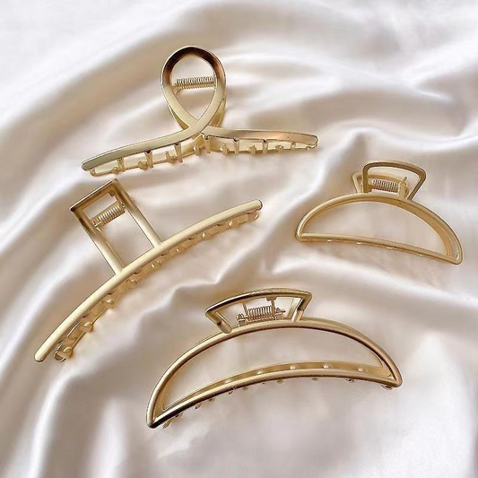 Large metal hair clip, popular shark clip for the back of the head, elegant and stylish hair accessory, simple and sophisticated.
