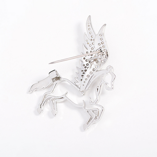 A simple Pegasus brooch, featuring delicate zirconia inlaid hollow designs.