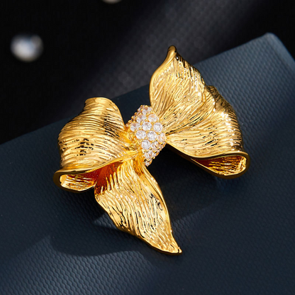 Bow tie brooch and floral pin – new autumn/winter styles for suits