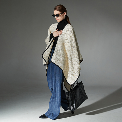 Woolen shawl with gold threads and a delicate fragrance