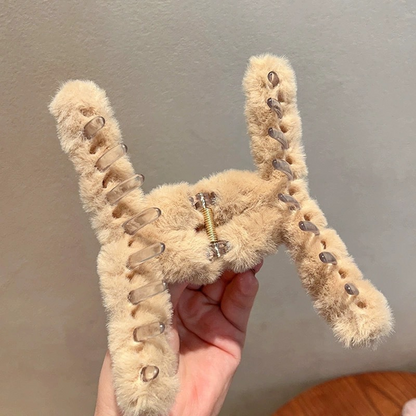 Large plush hair clip for women, perfect for autumn and winter updos, a new style of shark hair clip.