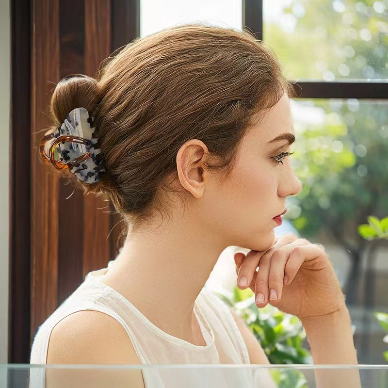 High-end acetate hair clip, shark clip at the back of a woman's head
